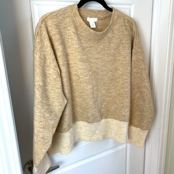 Over-Sized Warm Neutral Sweater - Picture 4 of 10